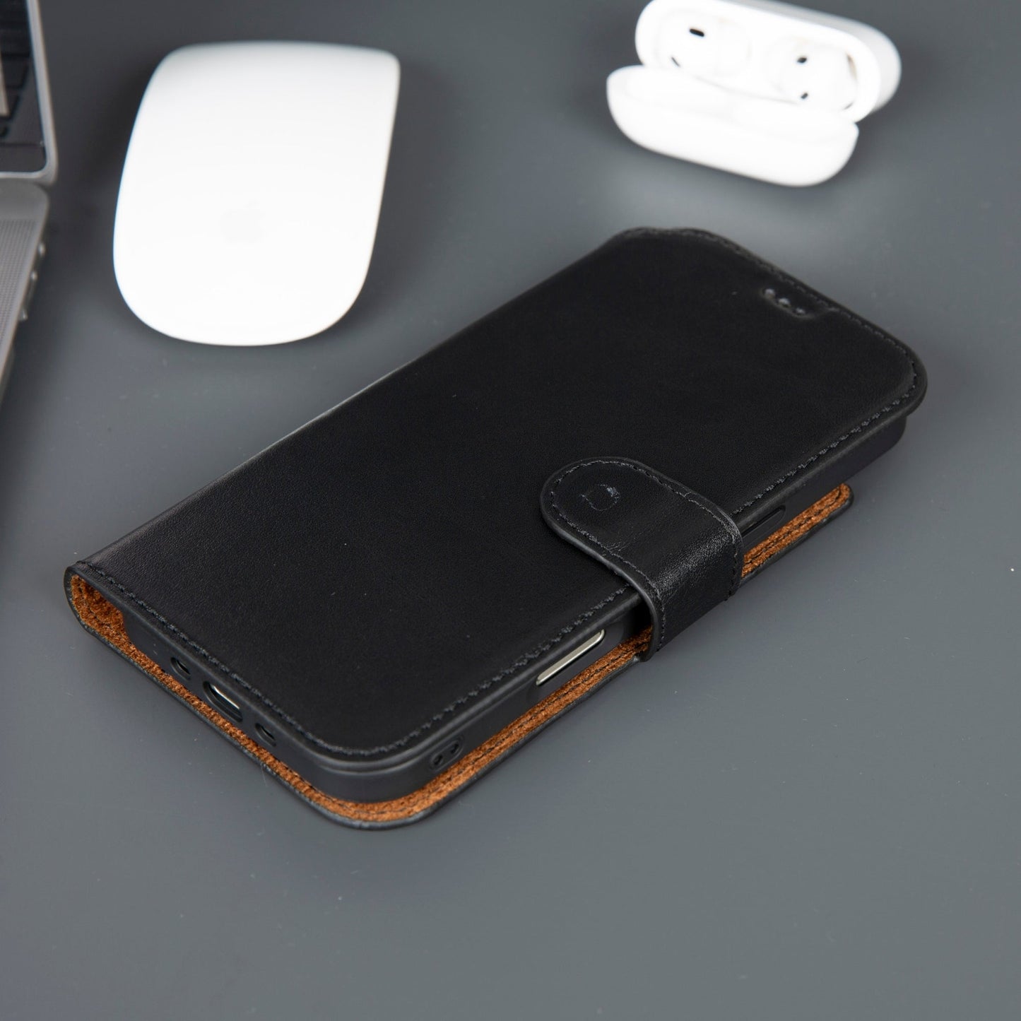 Casper iPhone 17 Air Leather Wallet Case – MagSafe Compatible